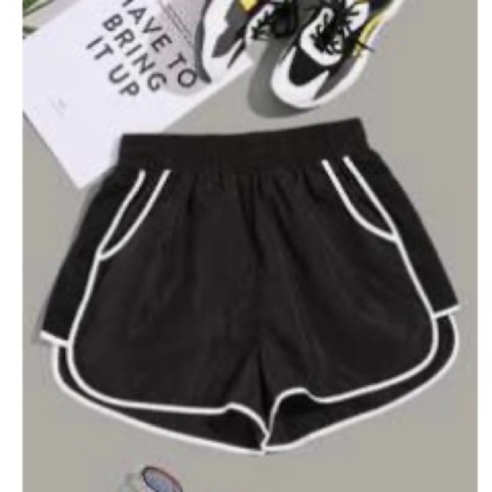 Dolphin hem shorts
